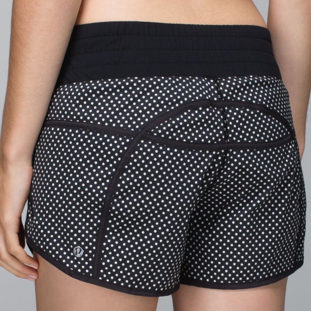 Lululemon Tracker Short II *2-way Stretch Biggy Dot Printed Black Ghost / Black